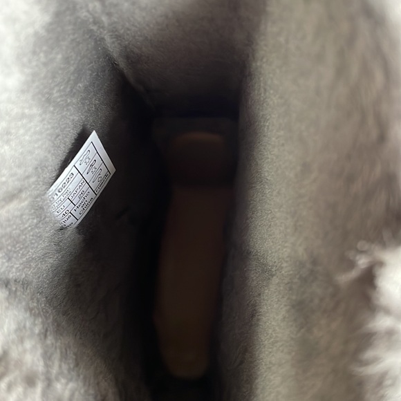 UGG - Women’s Classic Short ll / Winter Boots - Picture 8 of 9